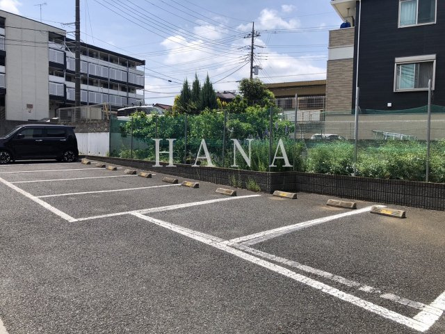 レオネクストＮＡＮＡの駐車場