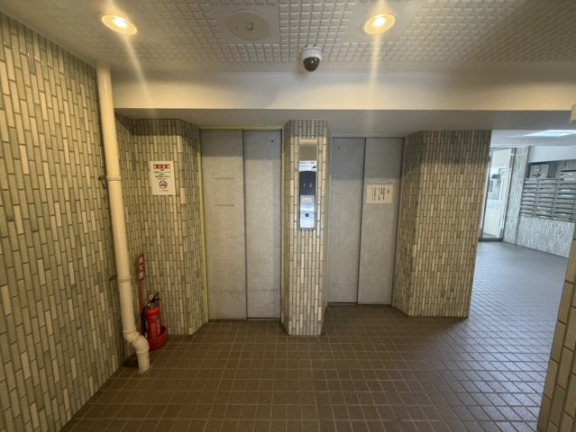 サンパーク東京銀座のその他|広々とした共用ロビー。清掃の行き届いた空間から管理体制の良さがうかがえます。