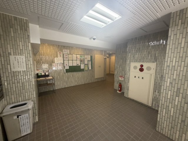 サンパーク東京銀座のその他|落ち着いたタイル貼りのエントランス。管理の行き届いた共用部分が居住者を迎えます。