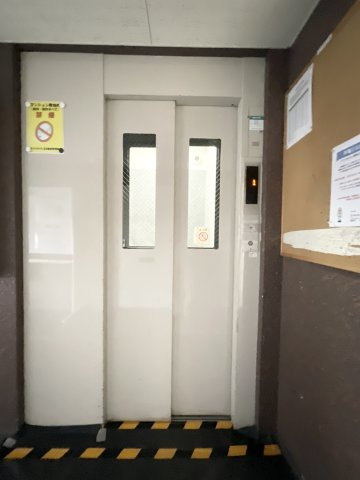 共用部にはエレベーターを完備。毎日の暮らしを快適にサポートします。