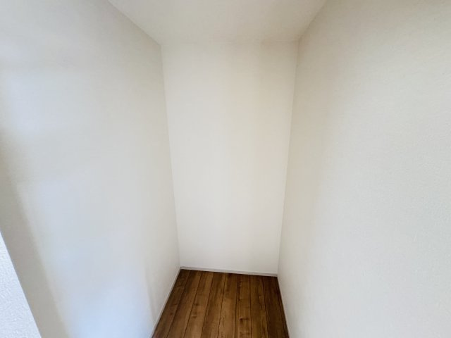 松戸市高塚新田新築戸建（高塚新田６期）の収納|1F5.2帖洋室スペース・ウォークインクローゼット