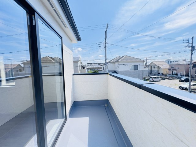松戸市高塚新田新築戸建（高塚新田６期）のバルコニー|寝室前南向きルーフバルコニー・日当たり良好♪