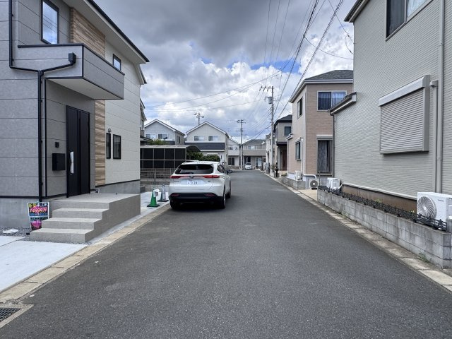松戸市高塚新田新築戸建（高塚新田６期）の前面道路含む現地写真|東側前面道路・幅員6ｍ