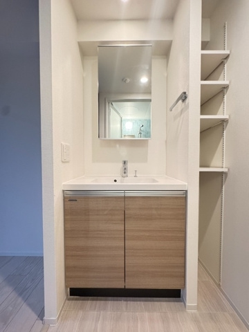 新品家具付きマンション原町3(KaGood東京)の独立洗面台