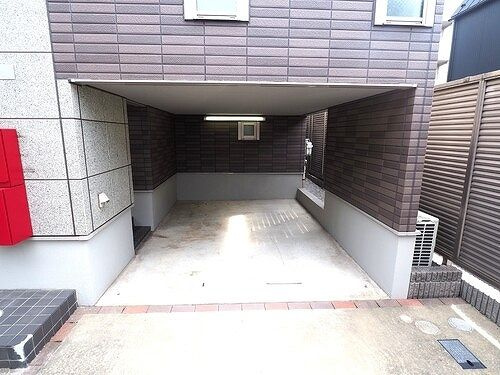 新宿区左門町戸建のエントランス