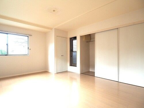 新宿区左門町戸建の居間・リビング