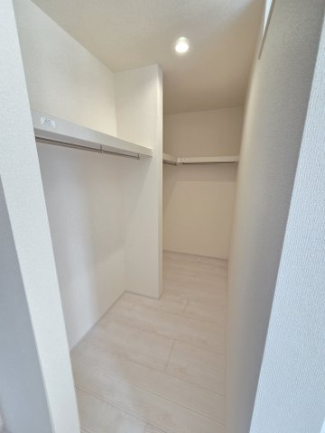 新築　桐生第28相生町　1号棟　Livele Garden.Sの収納|現地写真　主寝室はウォークインクローゼットなのでたくさん収納出来ちゃいます！
