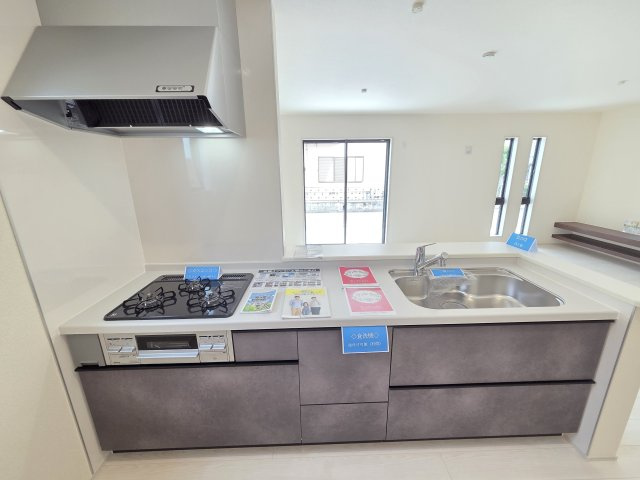 新築　桐生第28相生町　1号棟　Livele Garden.Sのキッチン|現地写真　2550ｍｍサイズのキッチンは作業スペースが広く使いやすいです！シンクも広々で洗い物も楽々♪