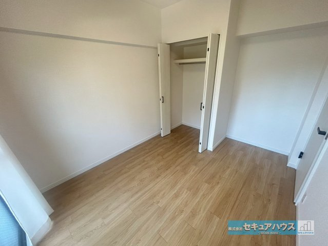 レインボー豊明の洋室|【洋室5.1帖】
◆家族一人ひとりの大切なプライベート空間。趣味に合わせて使って頂けるようシンプルに仕上げてあります。暮らし心地を大きく左右する収納を、適材適所に配置し使い勝手を考慮しました。　　　　