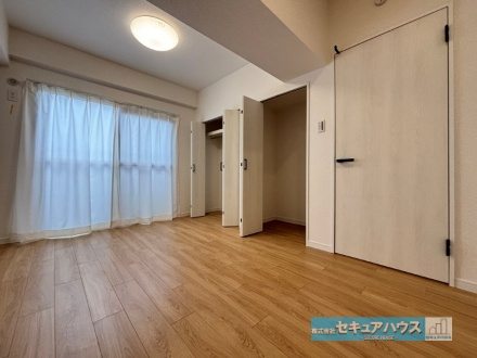 レインボー豊明の洋室|【洋室6.5帖】
◆広々とした居住空間は日々の暮らしを彩り、心のやすらぎと満足感を与えてくれます。通風と採光を考慮した設計は子供たちはのびのび育ち、家族でくつろぎと団らんを生み出します。　　　　　　　