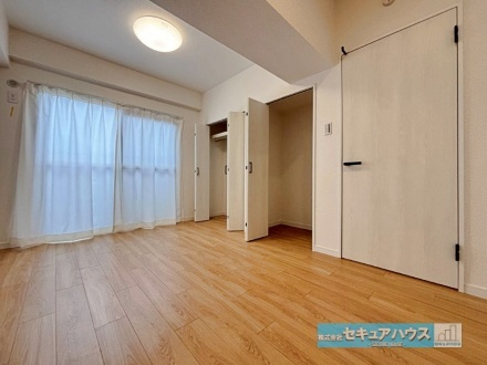 レインボー豊明の洋室|【洋室6.5帖】
◆広々とした居住空間は日々の暮らしを彩り、心のやすらぎと満足感を与えてくれます。通風と採光を考慮した設計は子供たちはのびのび育ち、家族でくつろぎと団らんを生み出します。　　　　　　　