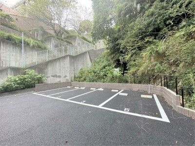 リブリ・AMKの駐車場