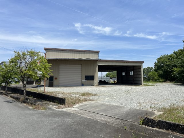 松阪市上川町　倉庫の外観