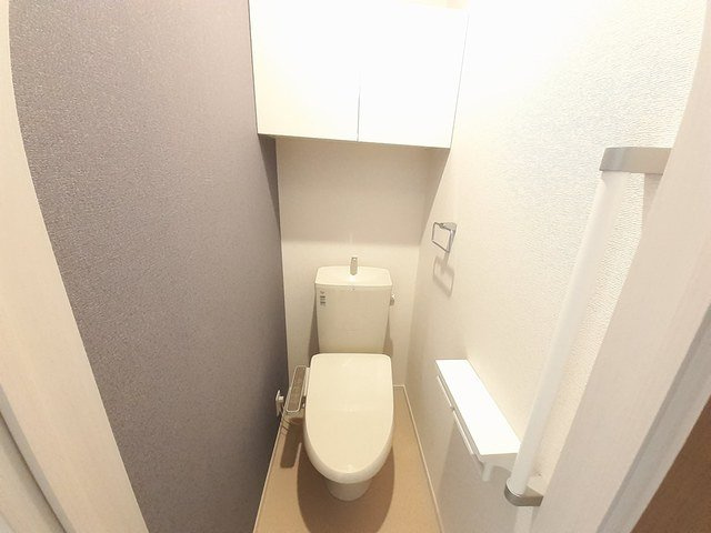 ソレアードホソヤＦのトイレ|温水洗浄便座付きです。