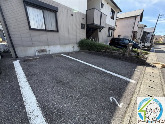 グランディールNKTの駐車場