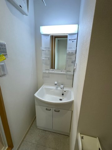 ウエストガーデン所沢の洗面所|明るい洗面所です