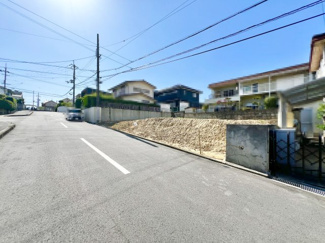 【前面道路含む現地写真】 | 赤坂台４丁　売土地 | 前面道路約９．２ｍ！広々運転の苦手な方も安心ですね！