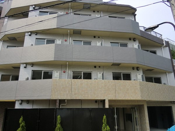 新宿区西新宿４丁目の賃貸マンションの外観