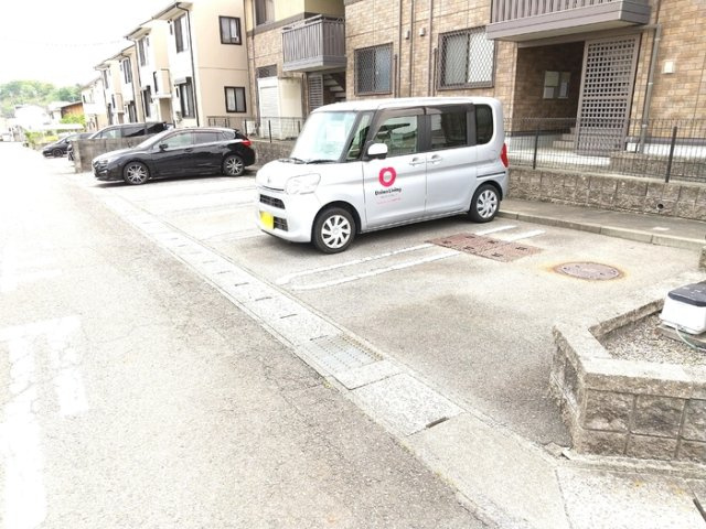 サン　ダイヤの駐車場
