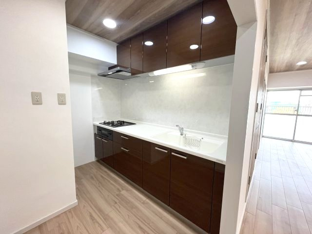 山王住宅　S棟のキッチン|1人でも複数人でも作業しやすくお料理が楽しめます！