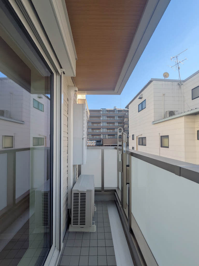 熊本市中央区帯山２丁目のアパートのバルコニー