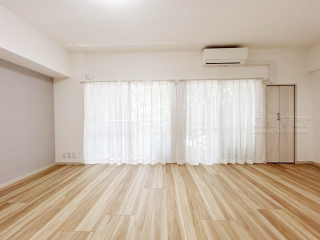 【現況写真】 | 永福ニューハウジング | 私たち不動産業スタッフは、よく「いい面構えの建物です」「雰囲気ありますねえ」という言葉を使いますが、当マンションもまさにそのような姿で佇んでいます。～即日のご見学可能～　お問合せはお気軽にどうぞ。