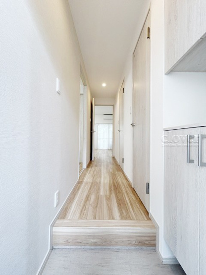 【その他共用部分】 | 永福ニューハウジング | マンションの共用廊下です。きれいに清掃されています。周囲のお部屋の様子も、ぜひ伺ってみてください。～即日のご見学可能～　お問合せはお気軽にどうぞ。