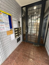 大田区大森西一丁目　一棟マンションのエントランス