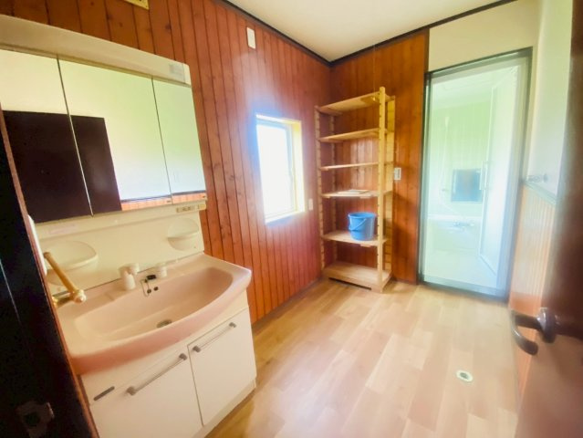 八街市文違　売戸建の独立洗面台