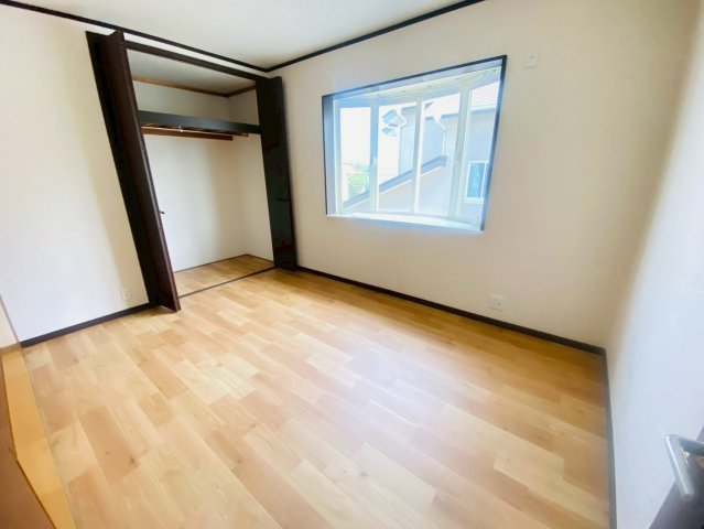 八街市文違　売戸建の洋室