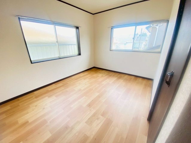 八街市文違　売戸建の洋室