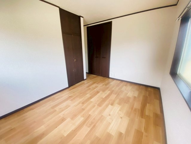 八街市文違　売戸建の洋室
