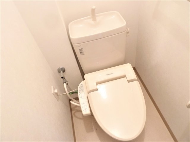 ヴィラ　クロシェットのトイレ|もちろんウォシュレットですよ