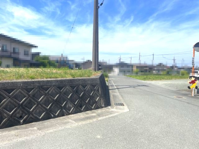 高島市城山台2丁目91坪売地の前面道路含む現地写真