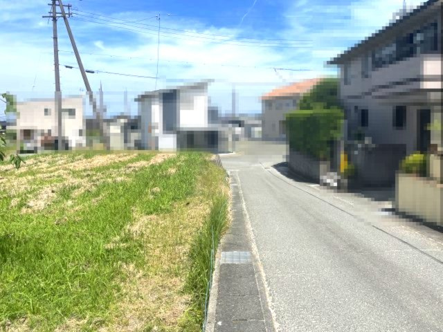 高島市城山台2丁目91坪売地の前面道路含む現地写真