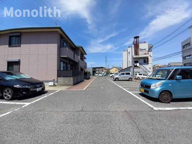 ファミール取石A棟の駐車場