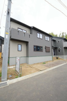 【前面道路含む現地写真】 | 【仲介手数料無料！！】町田市金井4丁目　新築戸建て（全7棟）No5号棟　5080万円 | 令和８年５月３１日撮影　建築中