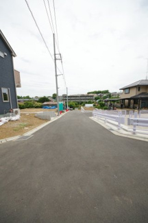 【前面道路含む現地写真】 | 令和８年５月３１日撮影　建築中