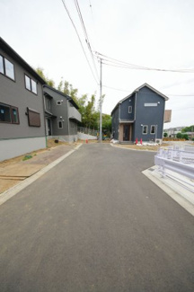 【前面道路含む現地写真】 | 令和８年５月３１日撮影　建築中