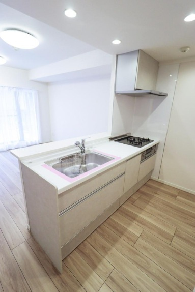 ライオンズマンション板橋徳丸のキッチン|ライオンズマンション板橋徳丸：３口コンロが付いたシステムキッチンです！