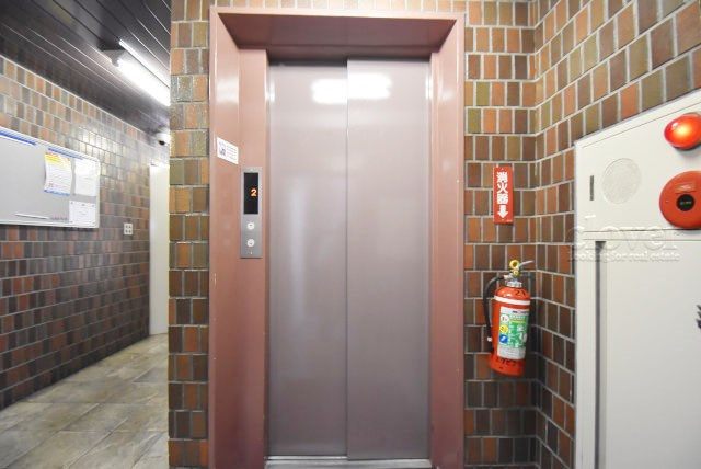 【設備】 | エグゼクティブ原宿 | 無いと困ってしまう設備の筆頭がエレベーター。定期的なメンテナンスが必要な大型機械です。よく整備されていることをご確認ください。～即日のご見学可能～　お問合せはお気軽にどうぞ。
