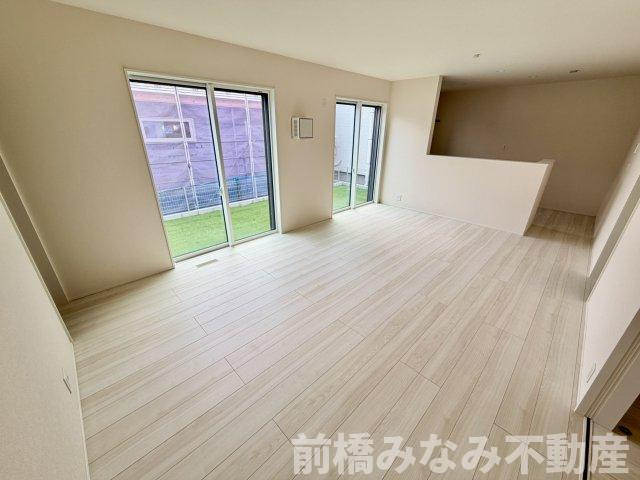 【新築】佐波郡玉村町斎田第２期　７号棟(全８棟)　リナージュ　新築建売分譲の居間・リビング|おしゃれなリビングです