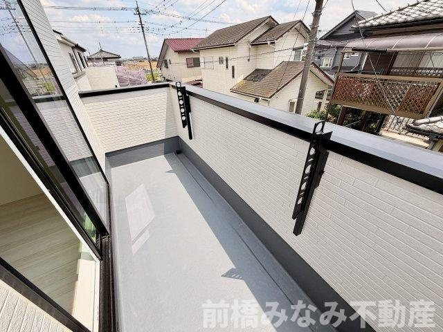 【新築】佐波郡玉村町斎田第２期　４号棟(全８棟)　リナージュ　新築建売分譲のバルコニー|広々としたバルコニーです