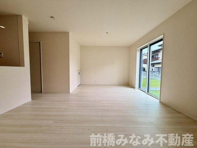 【新築】佐波郡玉村町斎田第２期　２号棟(全８棟)　リナージュ　新築建売分譲の居間・リビング|ゆったり過ごせる居間です
