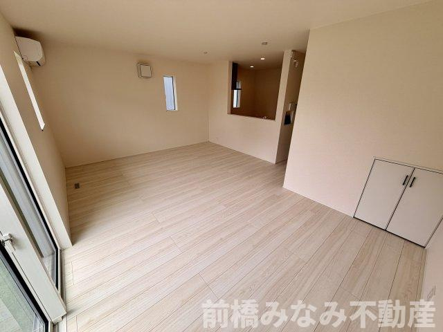 【新築】佐波郡玉村町斎田第２期　２号棟(全８棟)　リナージュ　新築建売分譲の居間・リビング|ゆったりとした居間です
