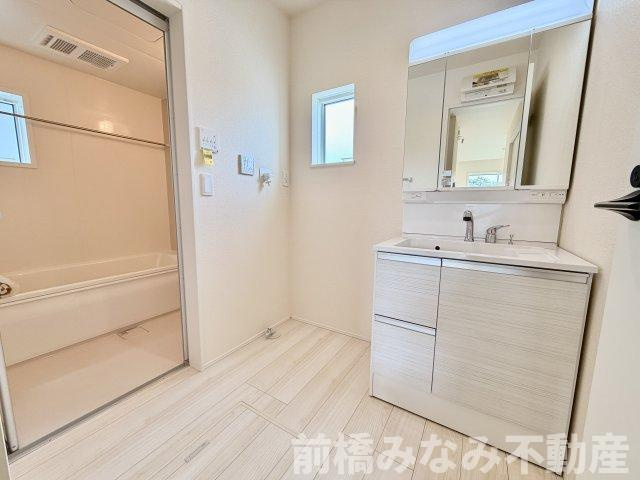 【新築】佐波郡玉村町斎田第２期　２号棟(全８棟)　リナージュ　新築建売分譲の独立洗面台|独立洗面台です