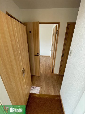 シャトル泉の玄関