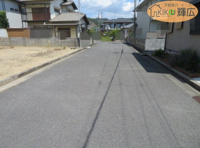 高砂市阿弥陀町魚橋　土地の前面道路含む現地写真