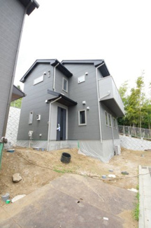 【外観】 | 【仲介手数料無料！！】町田市金井4丁目　新築戸建て（全7棟）No6号棟　4880万円 | 令和８年５月３１日撮影　建築中