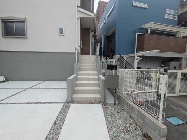 富田林市宮甲田町・戸建のエントランス